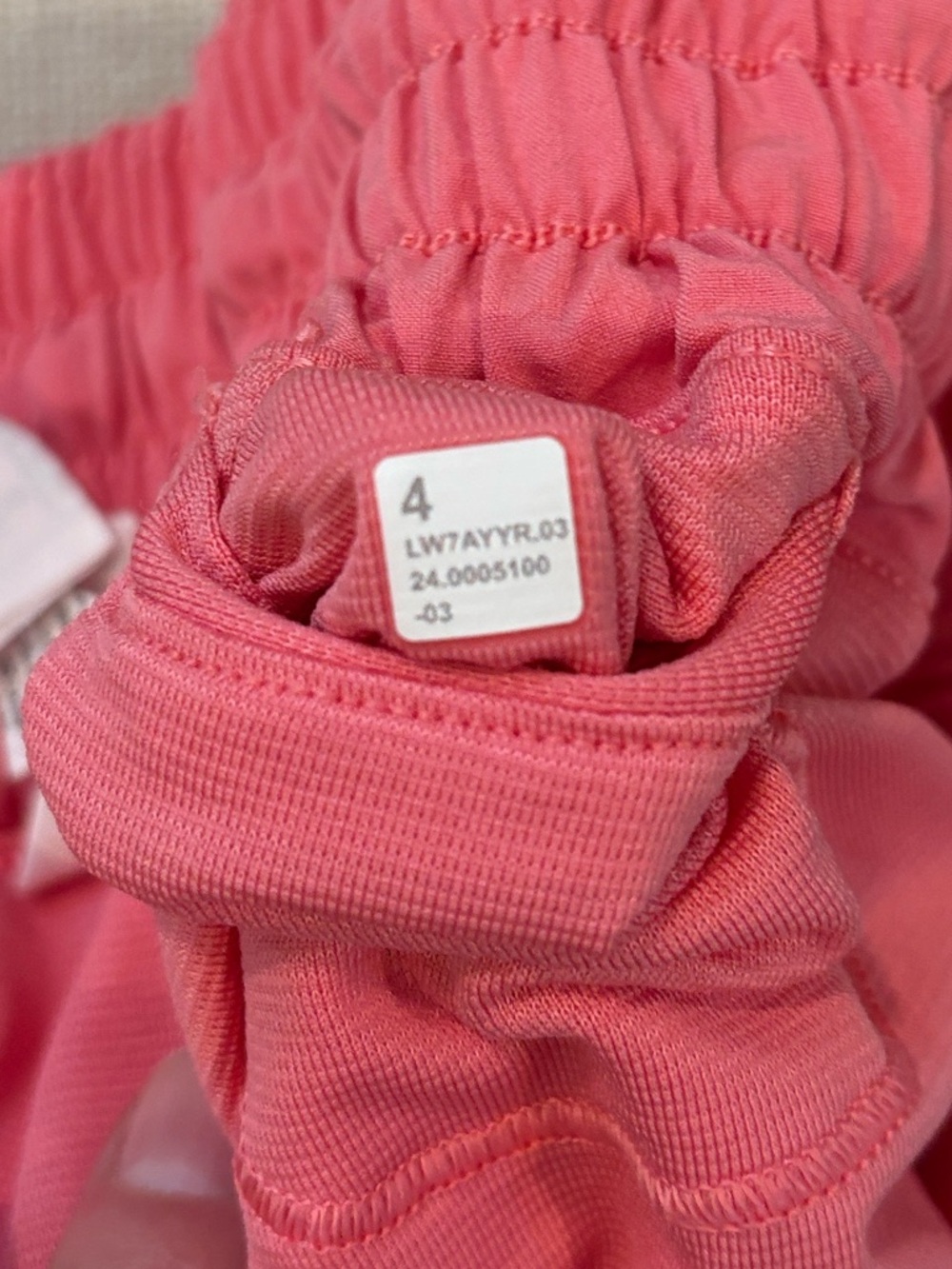 Lululemon Women’s Hotty Hot Low Rise Shorts 2.5 in Coral - size 4 - Picture 4 of 9